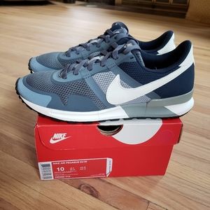 Men's Nike Air Pegasus 83/30 size 10